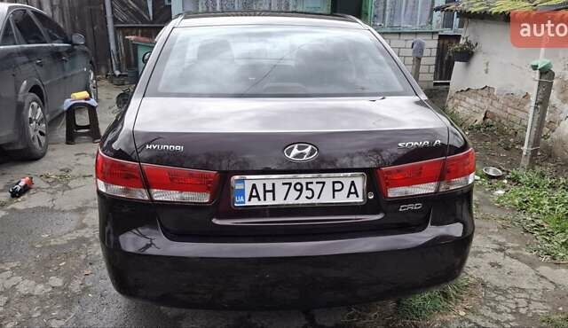 Красный Хендай Соната, объемом двигателя 1.99 л и пробегом 250 тыс. км за 4500 $, фото 3 на Automoto.ua