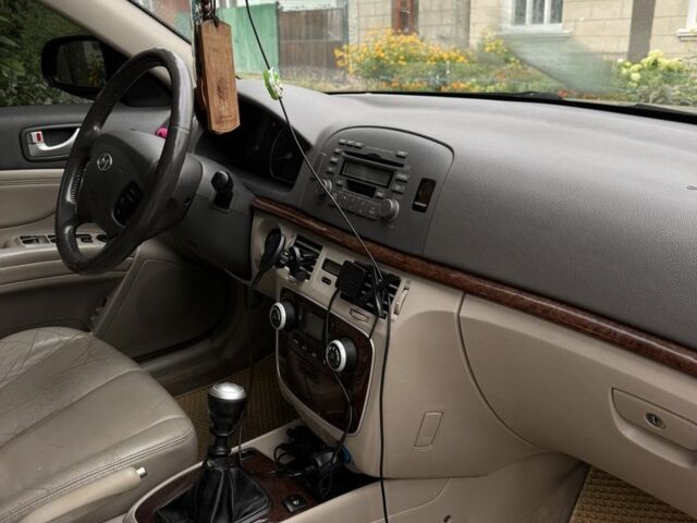 Красный Хендай Соната, объемом двигателя 2.4 л и пробегом 252 тыс. км за 5800 $, фото 7 на Automoto.ua