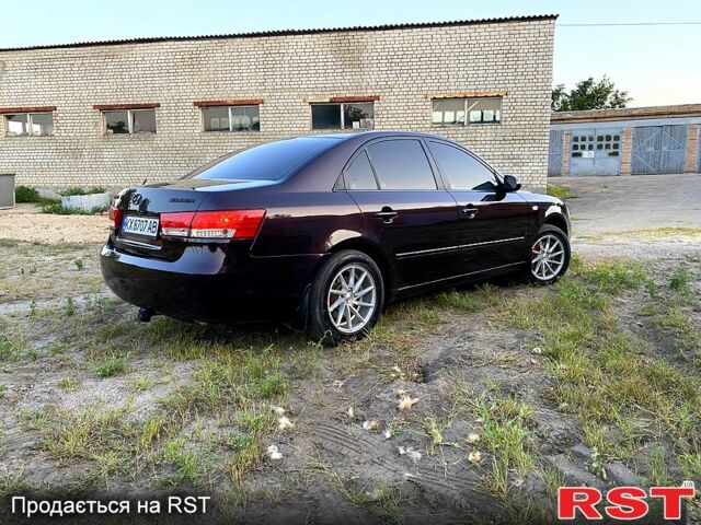 Красный Хендай Соната, объемом двигателя 2 л и пробегом 259 тыс. км за 7300 $, фото 4 на Automoto.ua