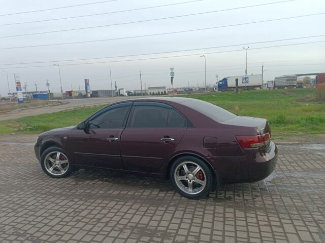 Червоний Хендай Соната, об'ємом двигуна 2.4 л та пробігом 302 тис. км за 6000 $, фото 1 на Automoto.ua