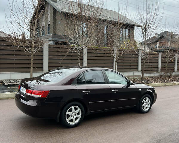 Красный Хендай Соната, объемом двигателя 2 л и пробегом 348 тыс. км за 6800 $, фото 7 на Automoto.ua