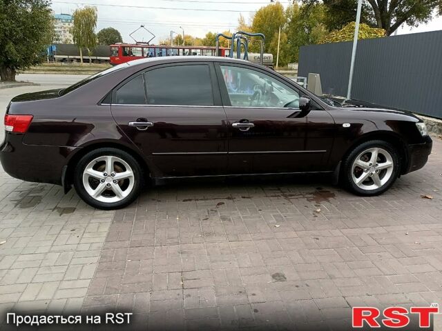 Червоний Хендай Соната, об'ємом двигуна 2.4 л та пробігом 253 тис. км за 5800 $, фото 3 на Automoto.ua