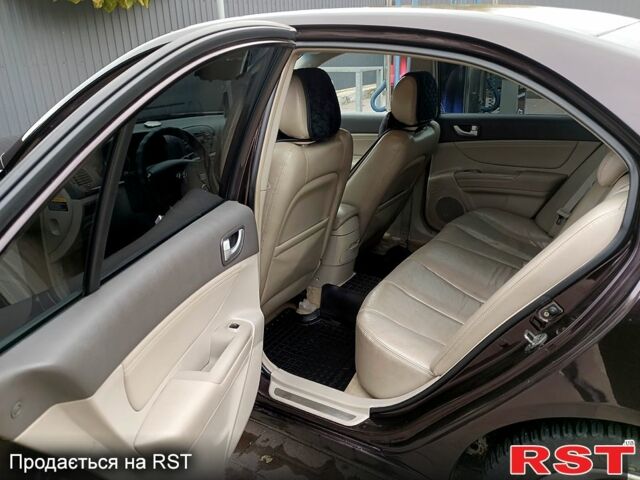 Червоний Хендай Соната, об'ємом двигуна 2.4 л та пробігом 253 тис. км за 5800 $, фото 7 на Automoto.ua