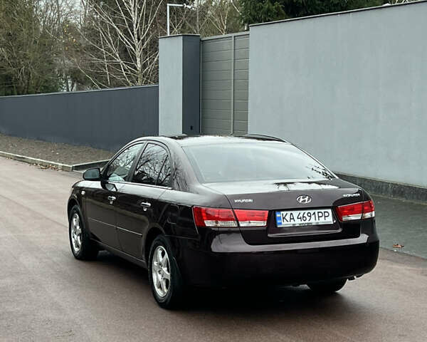 Красный Хендай Соната, объемом двигателя 2 л и пробегом 348 тыс. км за 6800 $, фото 3 на Automoto.ua