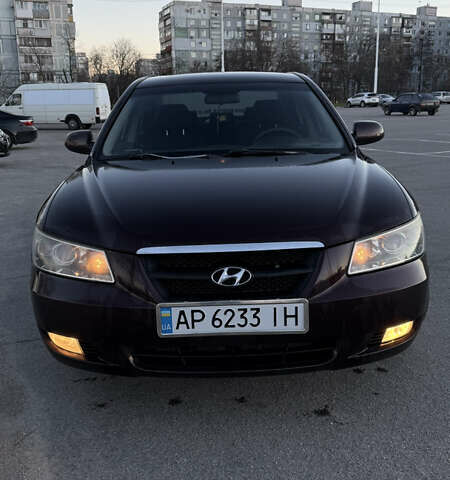 Червоний Хендай Соната, об'ємом двигуна 2 л та пробігом 225 тис. км за 5000 $, фото 1 на Automoto.ua