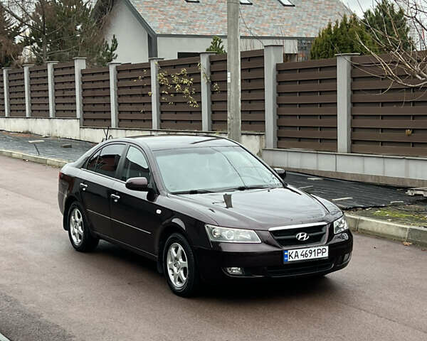 Красный Хендай Соната, объемом двигателя 2 л и пробегом 348 тыс. км за 6800 $, фото 5 на Automoto.ua