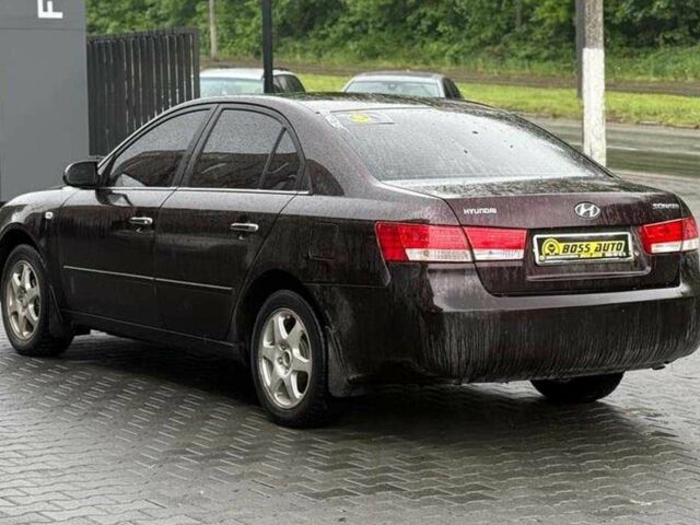 Червоний Хендай Соната, об'ємом двигуна 2 л та пробігом 317 тис. км за 6100 $, фото 3 на Automoto.ua