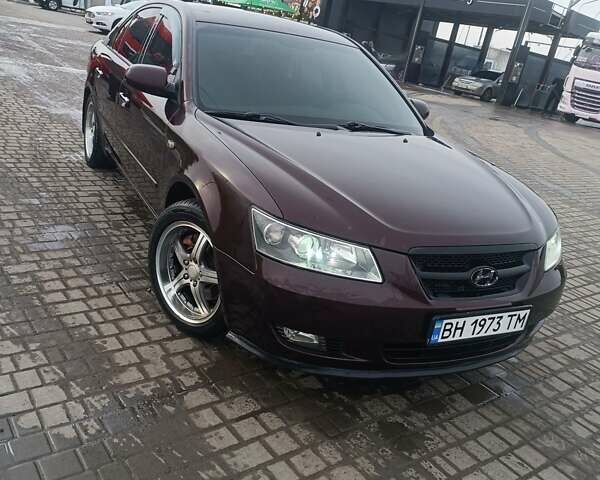 Красный Хендай Соната, объемом двигателя 2.4 л и пробегом 302 тыс. км за 6000 $, фото 7 на Automoto.ua