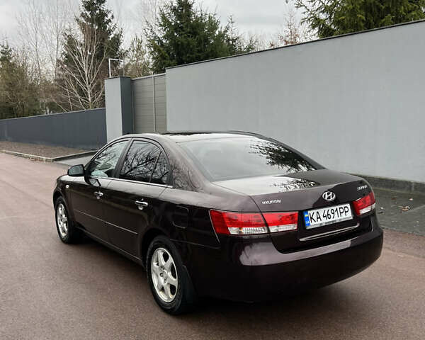 Красный Хендай Соната, объемом двигателя 2 л и пробегом 348 тыс. км за 6800 $, фото 9 на Automoto.ua