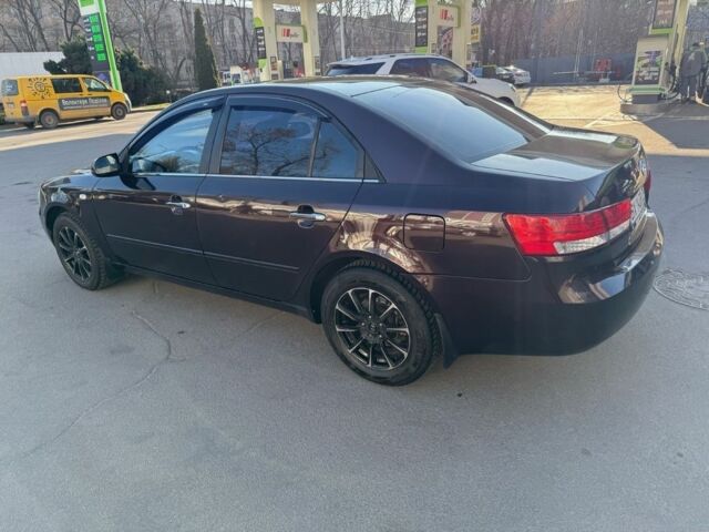 Красный Хендай Соната, объемом двигателя 2 л и пробегом 260 тыс. км за 4700 $, фото 3 на Automoto.ua