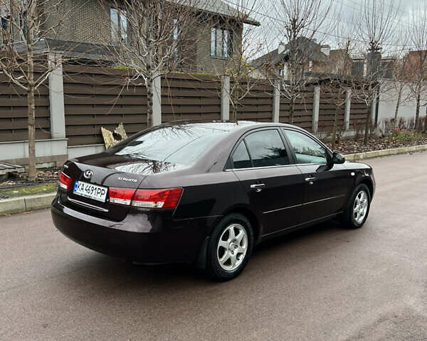 Красный Хендай Соната, объемом двигателя 2 л и пробегом 348 тыс. км за 6800 $, фото 10 на Automoto.ua