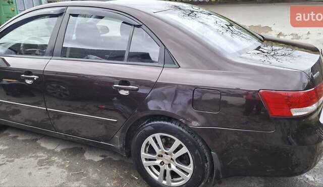 Красный Хендай Соната, объемом двигателя 1.99 л и пробегом 250 тыс. км за 4500 $, фото 5 на Automoto.ua