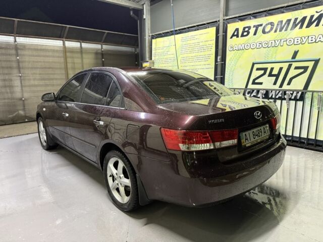 Червоний Хендай Соната, об'ємом двигуна 2.4 л та пробігом 133 тис. км за 8500 $, фото 3 на Automoto.ua