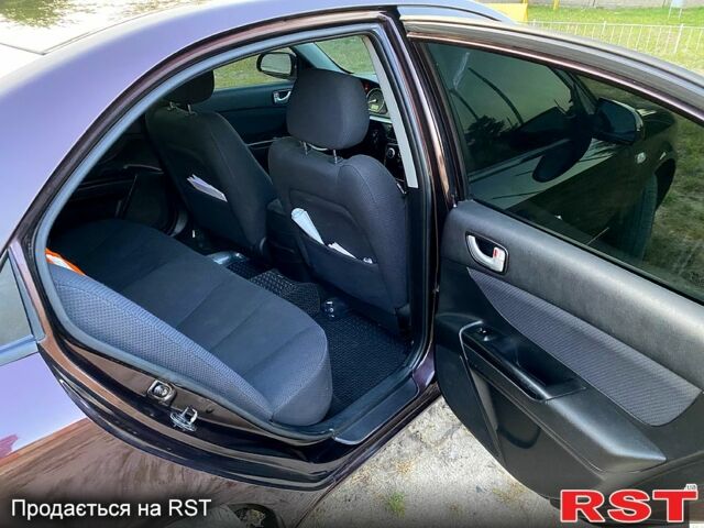 Красный Хендай Соната, объемом двигателя 2 л и пробегом 259 тыс. км за 7300 $, фото 7 на Automoto.ua