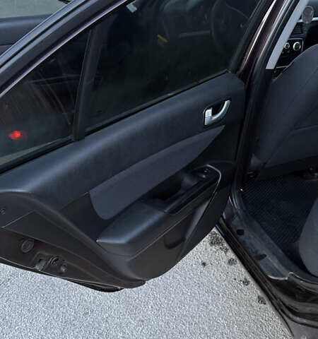 Червоний Хендай Соната, об'ємом двигуна 2 л та пробігом 225 тис. км за 5000 $, фото 11 на Automoto.ua