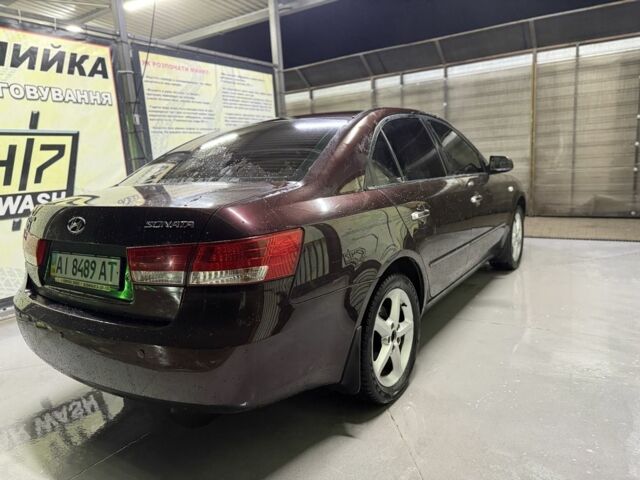 Червоний Хендай Соната, об'ємом двигуна 2.4 л та пробігом 133 тис. км за 8500 $, фото 1 на Automoto.ua