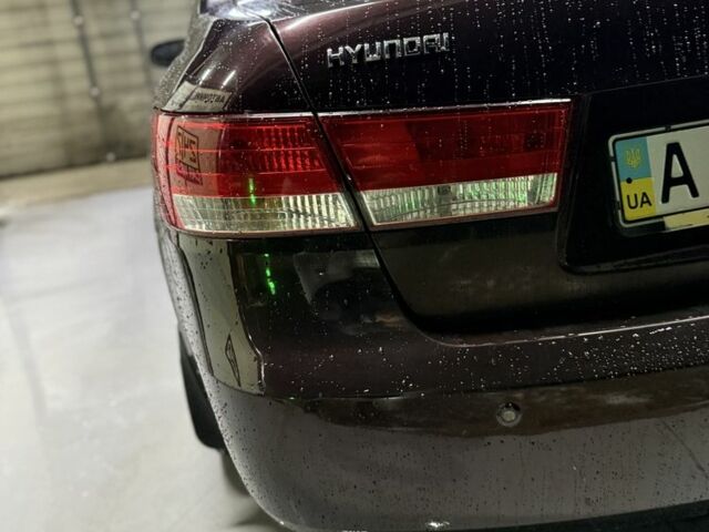 Червоний Хендай Соната, об'ємом двигуна 2.4 л та пробігом 133 тис. км за 8500 $, фото 8 на Automoto.ua