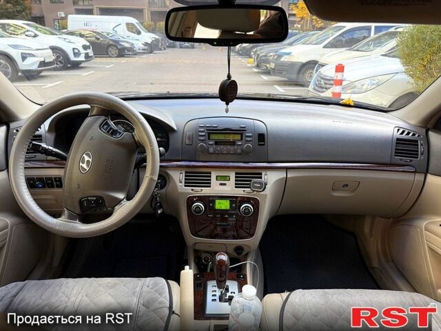 Червоний Хендай Соната, об'ємом двигуна 2.4 л та пробігом 270 тис. км за 6300 $, фото 7 на Automoto.ua