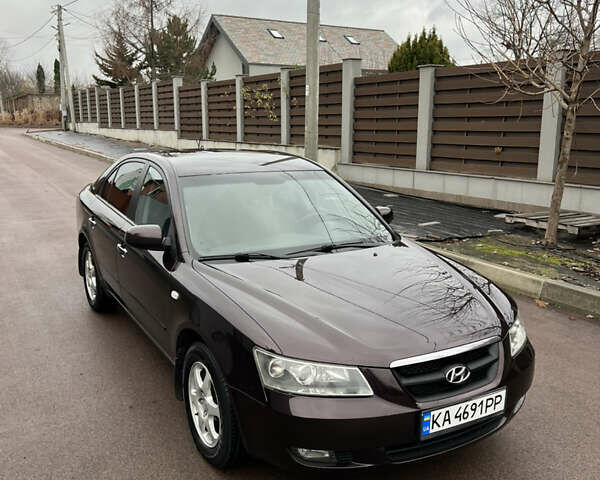 Красный Хендай Соната, объемом двигателя 2 л и пробегом 348 тыс. км за 6800 $, фото 11 на Automoto.ua