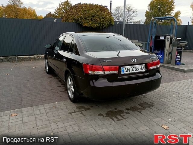 Червоний Хендай Соната, об'ємом двигуна 2.4 л та пробігом 253 тис. км за 5800 $, фото 4 на Automoto.ua