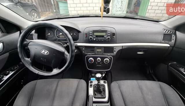 Красный Хендай Соната, объемом двигателя 1.99 л и пробегом 250 тыс. км за 4500 $, фото 6 на Automoto.ua