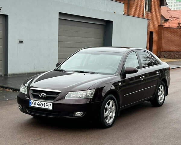 Красный Хендай Соната, объемом двигателя 2 л и пробегом 348 тыс. км за 6800 $, фото 2 на Automoto.ua