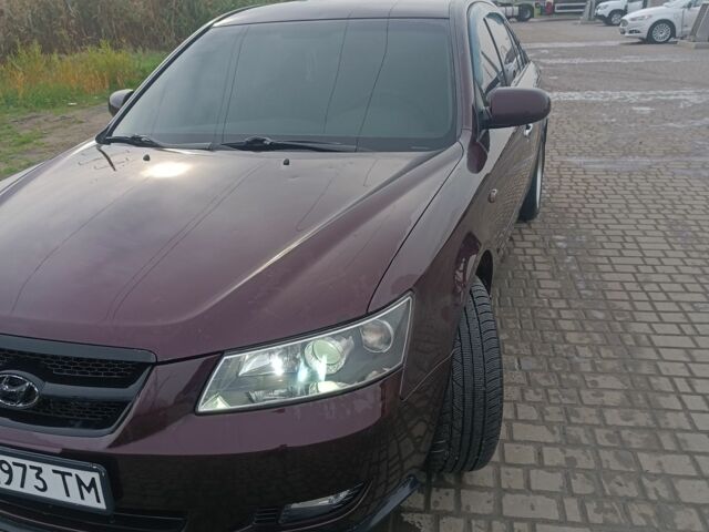 Червоний Хендай Соната, об'ємом двигуна 2.4 л та пробігом 302 тис. км за 6000 $, фото 4 на Automoto.ua