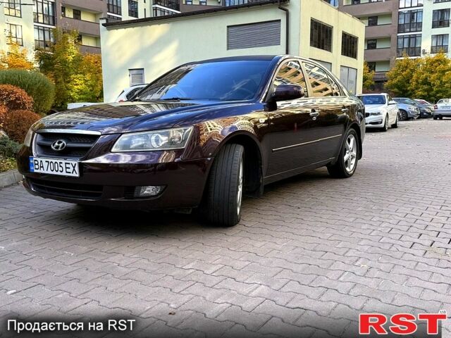 Червоний Хендай Соната, об'ємом двигуна 2.4 л та пробігом 270 тис. км за 6300 $, фото 2 на Automoto.ua