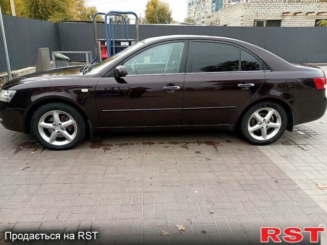 Червоний Хендай Соната, об'ємом двигуна 2.4 л та пробігом 253 тис. км за 5800 $, фото 1 на Automoto.ua