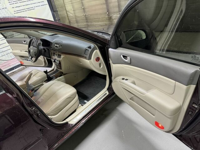 Червоний Хендай Соната, об'ємом двигуна 2.4 л та пробігом 133 тис. км за 8500 $, фото 17 на Automoto.ua