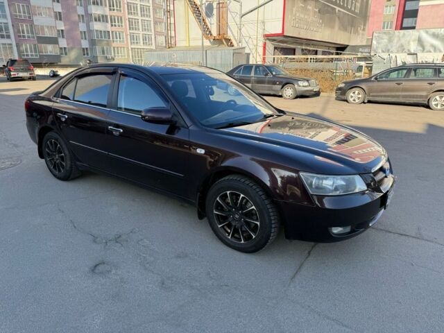Красный Хендай Соната, объемом двигателя 2 л и пробегом 260 тыс. км за 4700 $, фото 2 на Automoto.ua