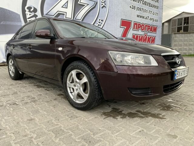 Красный Хендай Соната, объемом двигателя 2 л и пробегом 235 тыс. км за 5300 $, фото 10 на Automoto.ua