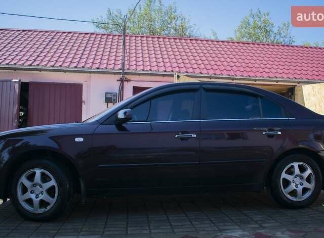 Червоний Хендай Соната, об'ємом двигуна 2 л та пробігом 198 тис. км за 6500 $, фото 3 на Automoto.ua