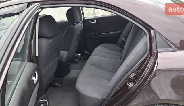 Красный Хендай Соната, объемом двигателя 1.99 л и пробегом 250 тыс. км за 4500 $, фото 2 на Automoto.ua