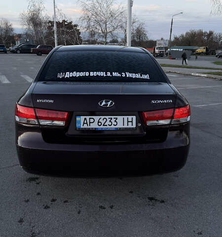 Червоний Хендай Соната, об'ємом двигуна 2 л та пробігом 225 тис. км за 5000 $, фото 4 на Automoto.ua