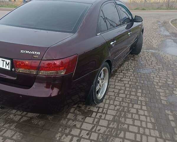 Красный Хендай Соната, объемом двигателя 2.4 л и пробегом 302 тыс. км за 6000 $, фото 5 на Automoto.ua