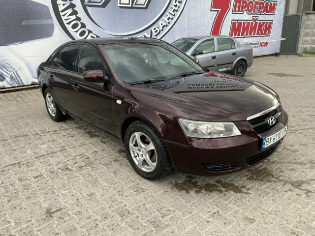 Красный Хендай Соната, объемом двигателя 2 л и пробегом 235 тыс. км за 5300 $, фото 2 на Automoto.ua