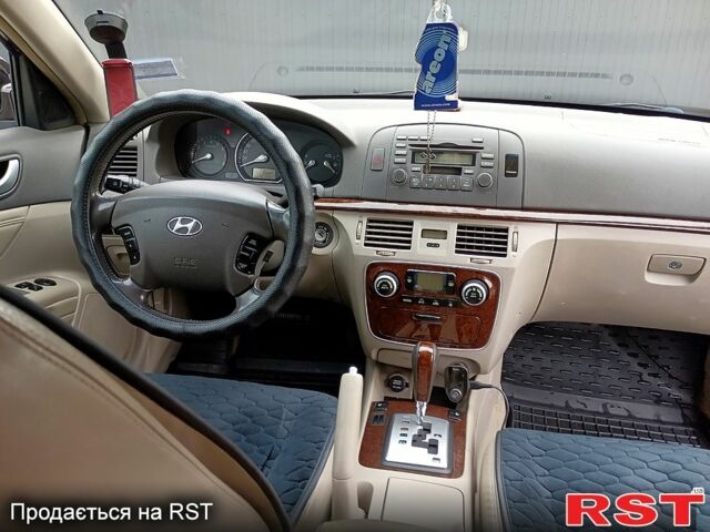 Червоний Хендай Соната, об'ємом двигуна 2.4 л та пробігом 253 тис. км за 5800 $, фото 9 на Automoto.ua