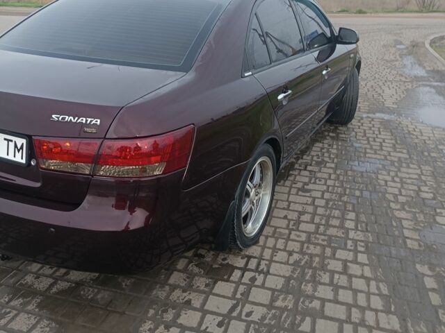 Червоний Хендай Соната, об'ємом двигуна 2.4 л та пробігом 302 тис. км за 6000 $, фото 6 на Automoto.ua