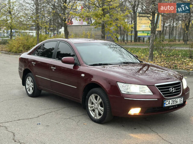 Красный Хендай Соната, объемом двигателя 2 л и пробегом 240 тыс. км за 5300 $, фото 6 на Automoto.ua