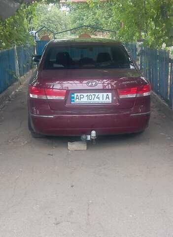 Красный Хендай Соната, объемом двигателя 2 л и пробегом 258 тыс. км за 7000 $, фото 2 на Automoto.ua