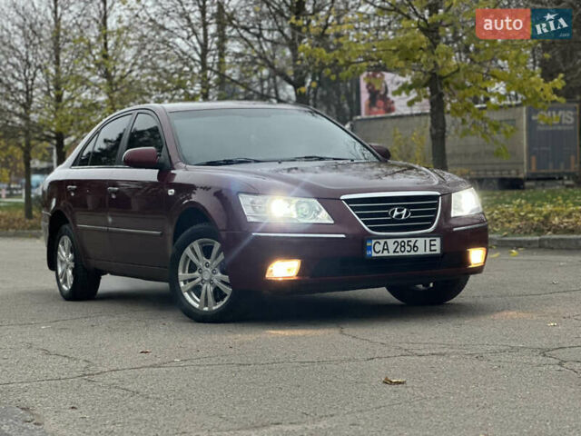 Красный Хендай Соната, объемом двигателя 2 л и пробегом 240 тыс. км за 5300 $, фото 19 на Automoto.ua