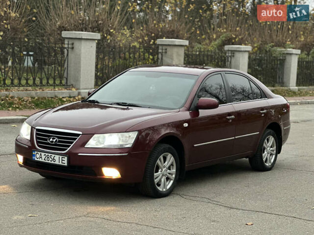 Красный Хендай Соната, объемом двигателя 2 л и пробегом 240 тыс. км за 5300 $, фото 10 на Automoto.ua