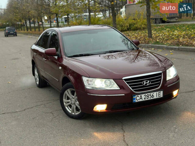 Красный Хендай Соната, объемом двигателя 2 л и пробегом 240 тыс. км за 5300 $, фото 2 на Automoto.ua
