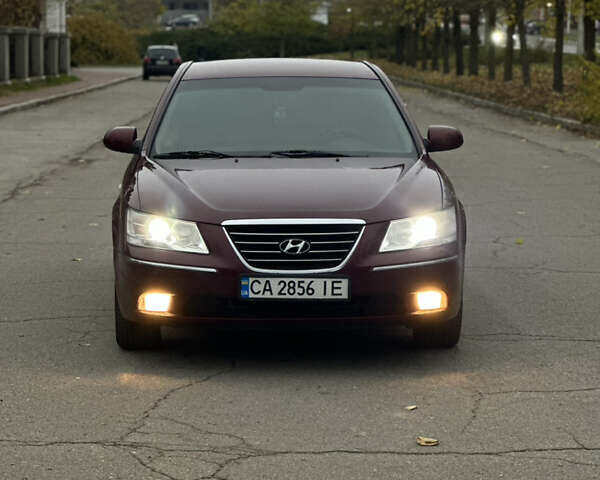 Красный Хендай Соната, объемом двигателя 2 л и пробегом 240 тыс. км за 5300 $, фото 8 на Automoto.ua