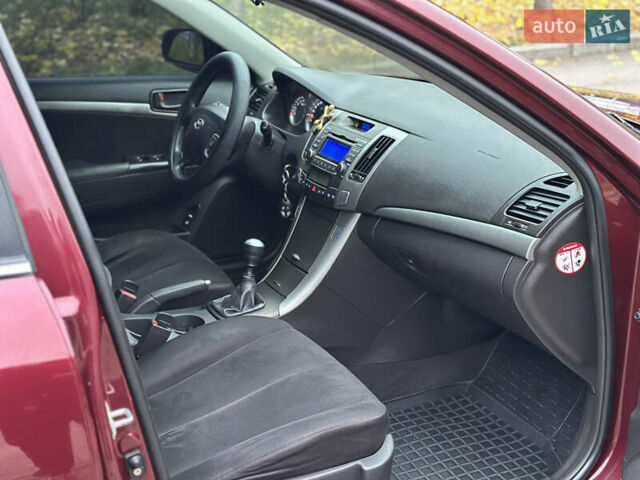 Красный Хендай Соната, объемом двигателя 2 л и пробегом 240 тыс. км за 5300 $, фото 34 на Automoto.ua