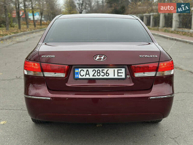 Красный Хендай Соната, объемом двигателя 2 л и пробегом 240 тыс. км за 5300 $, фото 11 на Automoto.ua