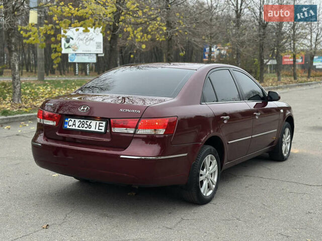 Красный Хендай Соната, объемом двигателя 2 л и пробегом 240 тыс. км за 5300 $, фото 22 на Automoto.ua