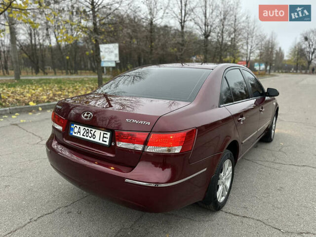 Красный Хендай Соната, объемом двигателя 2 л и пробегом 240 тыс. км за 5300 $, фото 21 на Automoto.ua