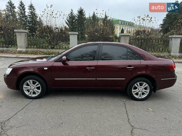 Красный Хендай Соната, объемом двигателя 2 л и пробегом 240 тыс. км за 5300 $, фото 25 на Automoto.ua